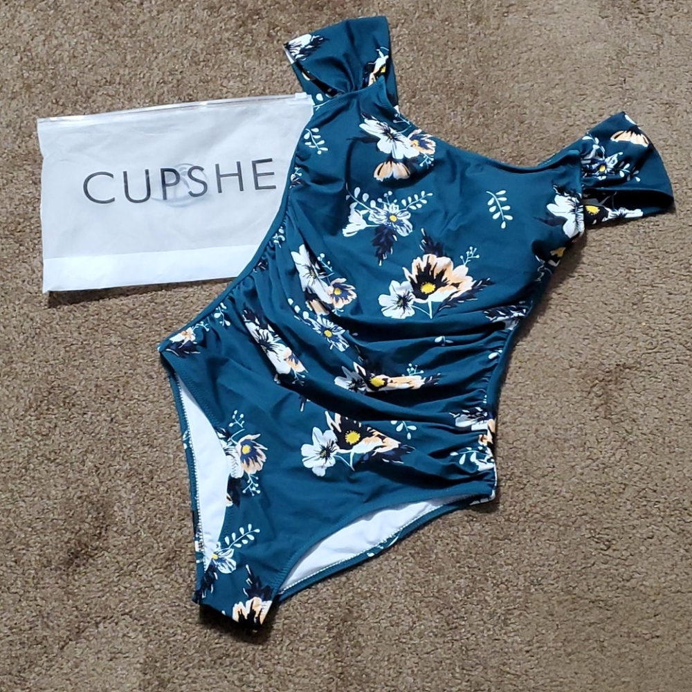 NWT Cupshe one-piece swimsuit